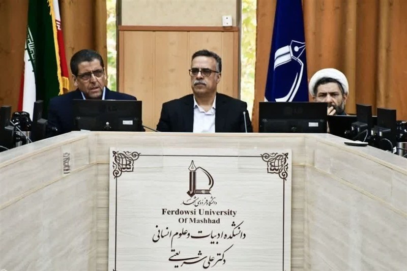 دانشگاهیان در حل مسائل جامعه و توسعه علمی کشور نقش‌آفرینی کنند