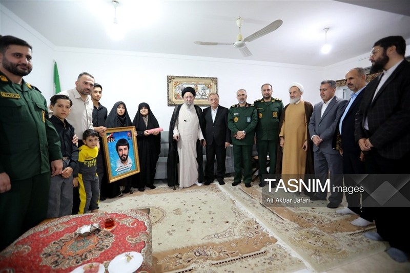 دیدار مسئولان گلستانی با خانواده سرداران شهید + تصاویر