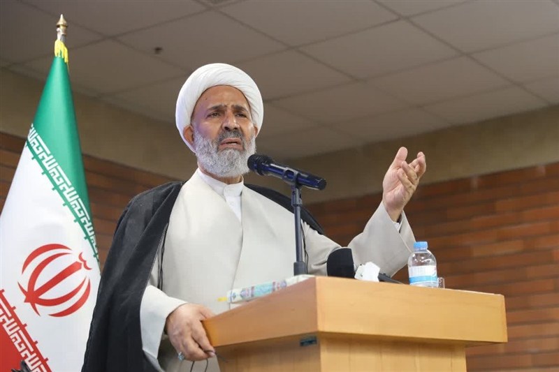انقلاب اسلامی با نفی شرق و غرب، الگوی سومی برای حل مسائل بشر ارائه کرد