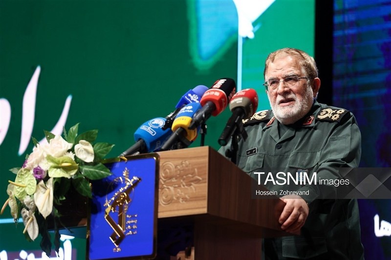 سرلشکر ایزدی: آمریکا دروغ می‌گوید کنترل تنگه هرمز ‌در دست ایران است