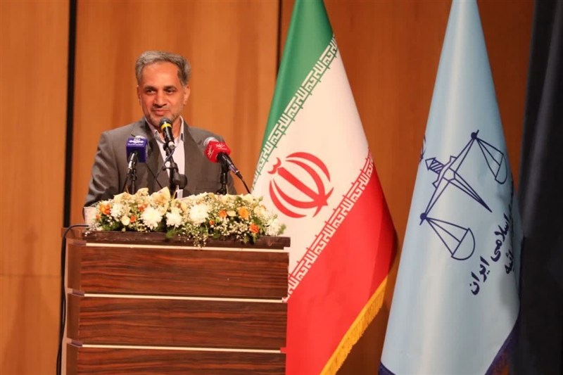 مبارزه با فساد و مفسدان را در تمام ارکان و لایه‌ها دنبال می‌کنیم