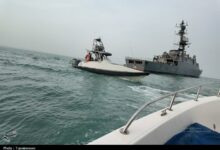 دریادار ایرانی: در مناطق راهبردی دریایی از مرزهای ایران صیانت میکنیم