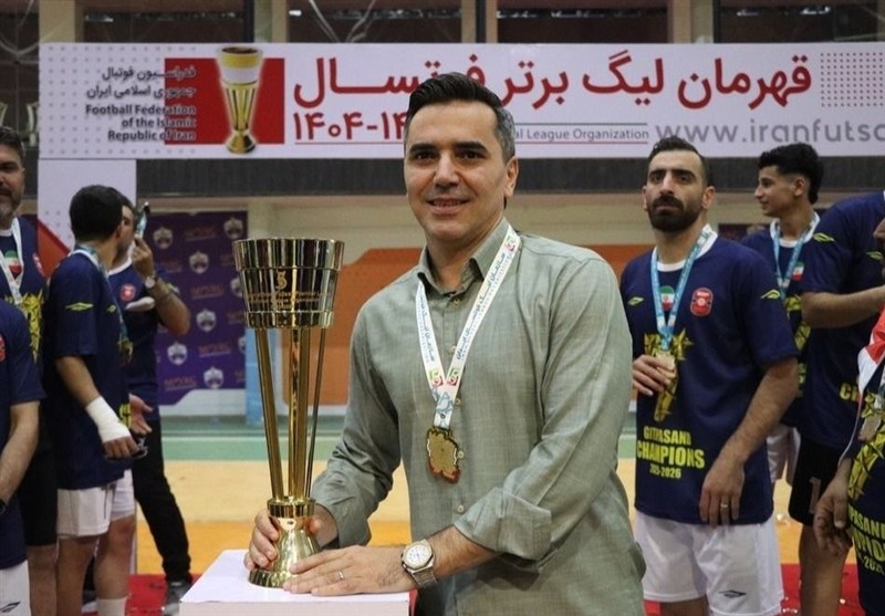 کشاورز: اگر Vs داریم چرا در لیگ استفاده نمی‌کنیم