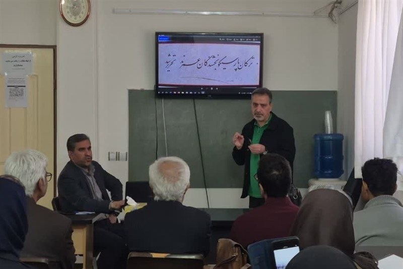 استاد برجسته خوشنویسی کشور در بیرجند از ظرایف سطرنویسی گفت