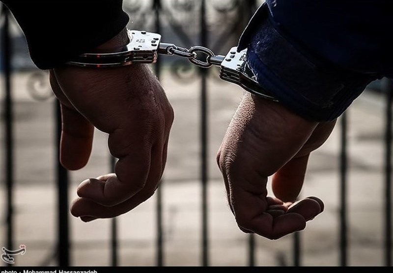 دستگیری 2 متهم زنجانی حین بسته‌بندی مواد مخدر در خودرو