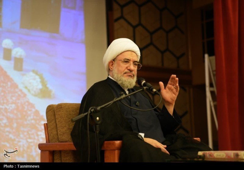 آیت‌الله اراکی: تسلیم در برابر آمریکا خروج از دایره ایمان است