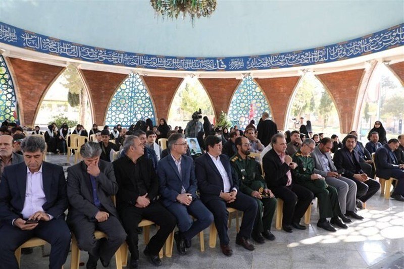 دانش‌آموزان ایلامی به جای فضای مجازی، زندگی شهدا را بخوانند