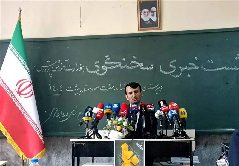 فرهادی: برای ارتقای امکانات رفاهی معلمان برنامه داریم