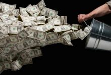 سرمایهگذاران دلار را کنار میگذارند