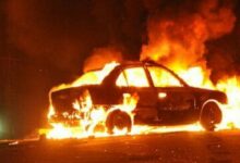 سواری پژو 405 پس از واژگونی دچار حریق شد، 
در این حادثه 5 نفر کشته و مصدوم شدند
