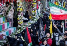 تشییع پیکر مطهر شهدای گمنام و شهید مدافع حرم بر فراز دستان مردم کرمانشاه