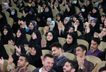 رئیسی به دانشجویان منتقد چه هدیهای داد؟ + عکس