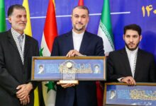 اعطای تندیس یادبود قدرشناسی ائمه جمعه ایران اسلامی به ۱۱ نفر