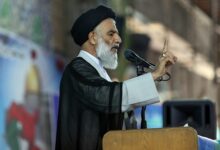 امام جمعه اهواز: دستگاههای دولتی و شهرداری ها زمینه رضایت مردم را فراهم کنند