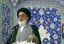 امام جمعه قم: پایگاههای آمریکا در تیررس موشکهای یمنی هستند