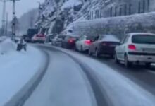 ترافیک شدید در جاده کندوان مانع فعالیت ماشین‌های برف‌روب شد