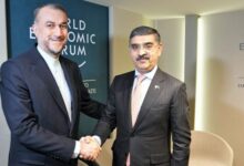 دیدار امیرعبداللهیان با نخست‌‌وزیر دولت موقت پاکستان در داووس