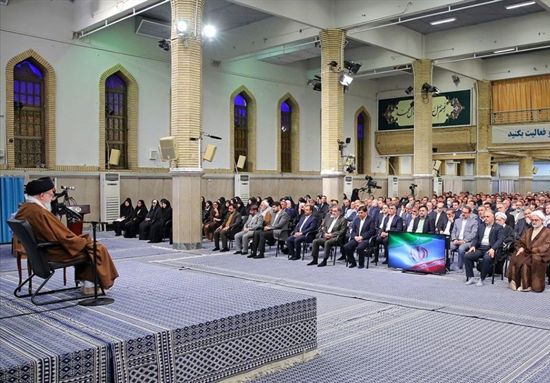 رهبر معظم انقلاب: مهم‌ترین وظیفه دولت بهبود فضای کسب و کار و برطرف کردن موانع آن است