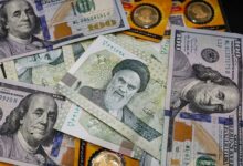 کاهش قیمت دلار در مرکز مبادله و رشد قیمت طلا و سکه در معاملات امروز بازار