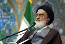 انقلاب اسلامی با منطق همراهی مردم پیش میرود