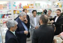 بازدید شبانه وزیر بهداشت از داروخانه ها در بندرعباس +عکس