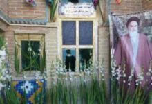 حجره طلبگی امام خمینی (ره) گلباران شد