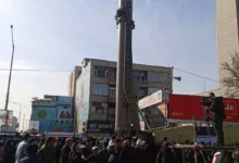 نمایش موشک «قیام» در مسیر راهپیمایی ۲۲ بهمن در تهران