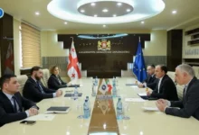 حل مشکلات قضایی شهروندان ایرانی، محور رایزنی سفیر ایران با دادستان کل گرجستان