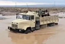 انتقال دانش آموزان مناطق مرزی خراسان جنوبی با خودروهای ارتش به محل آزمون کنکور