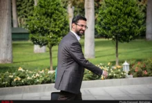 سوال کنایهآمیز آذری جهرمی بعد از خودنمایی دلار ۶۵ هزار تومانی!