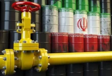 نفت روی کشتی و آب نداریم/ از درآمدهای نفتی برای پرداخت حقوق و دستمزد استفاده نمیکنیم