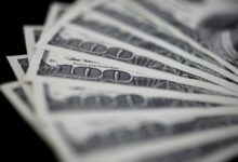 لبخند دلار جهانی ماسید