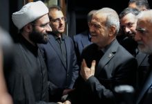 حضور پزشکیان در مراسم روضه خانگی شهید علی لاریجانی