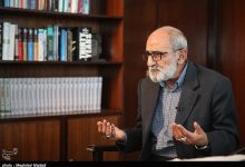 شریعتمداری: محاصره دریایی آمریکا مصداق دزدی دریایی است