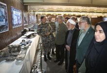 بازدید اعضای کمیسیون امنیت ملی از پهپادها و موشک‌های ساقط‌شده دشمن