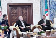 استقبال وزیر کشور الجزایر از پزشکیان در فرودگاه الجزیره