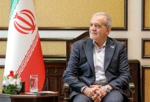 ببینید|پزشکیان از نمایشگاه نقاشی فرشته‌های میناب در دهلی‌نو بازدید کرد