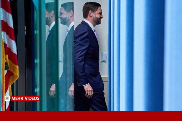 اعتراض به بنزین، سخنرانی معاون ترامپ را به هم ریخت