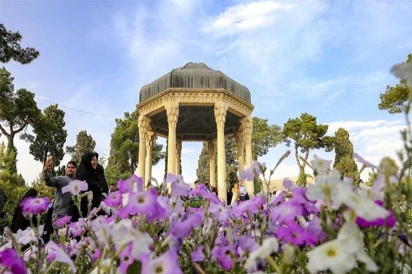 روایت جاودانگی یک شاعر/ غزل حافظ چرا کهنه نمی‌شود؟
