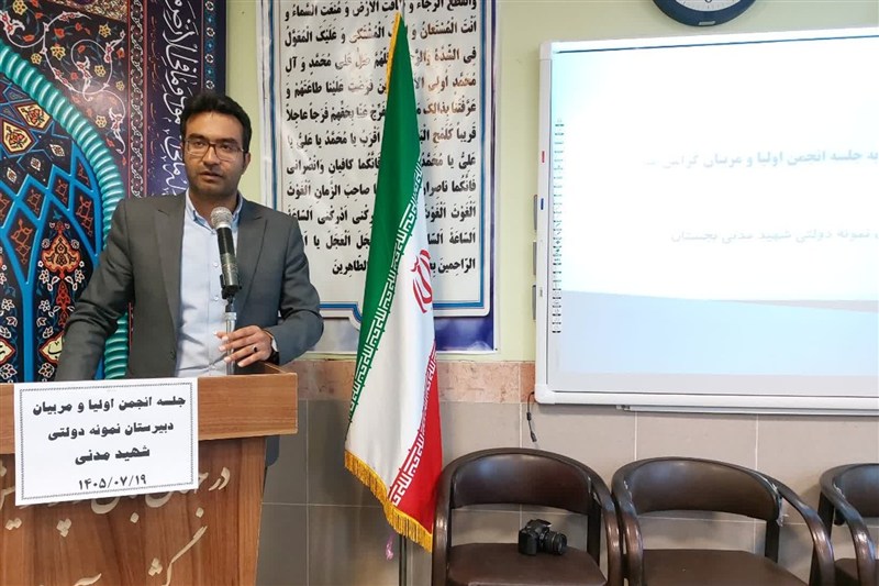 مدرسه به تنهایی قادر به تربیت نسل تراز نیست