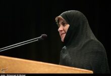 زنان با حضور در میدان، جامعه را برای هر کارزاری آماده میکنند