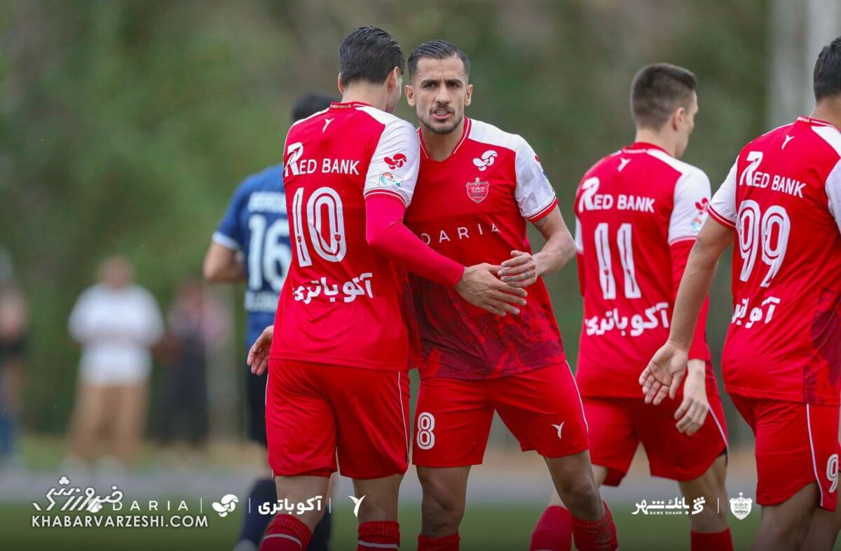 پیروزی پرسپولیس مقابل گل گهر با درخشش محبی و گلزنی صادقی / پرسپولیس , گل گهر , محمدمهدی محبی , محمدحسین صادقی , لیگ برتر