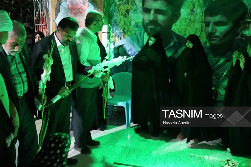 ادای احترام خادمان رضوی به فرمانده شهیدسپاه؛ تقدیر از مادر شهیدپاکپور