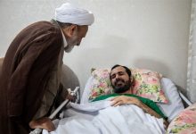 دیدار اعضای دفتر حفظ و نشر آثار رهبر شهید با جانباز جنگ رمضان
