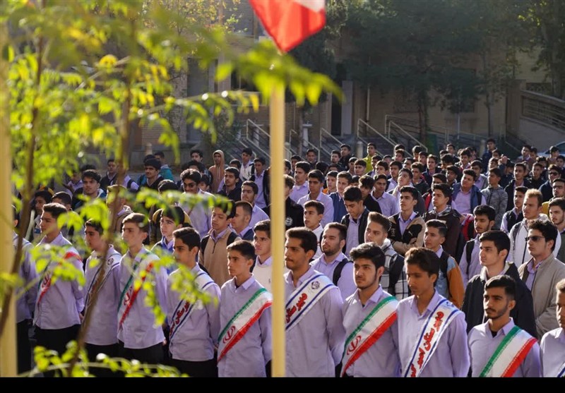 استکبارستیزی و مبارزه با کفر جهانی محتوای اصلی 13 آبان است